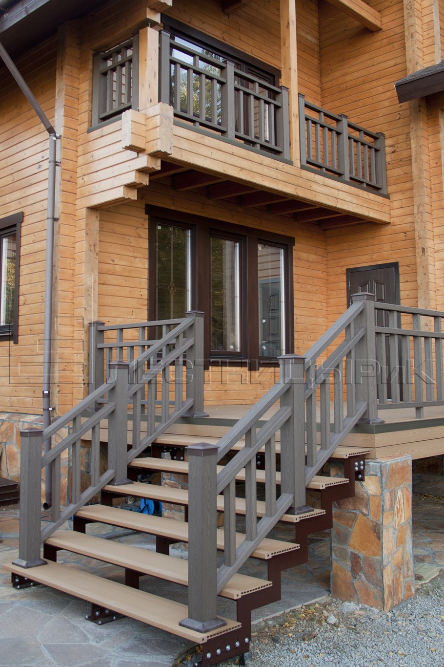 Ступеньки на веранду