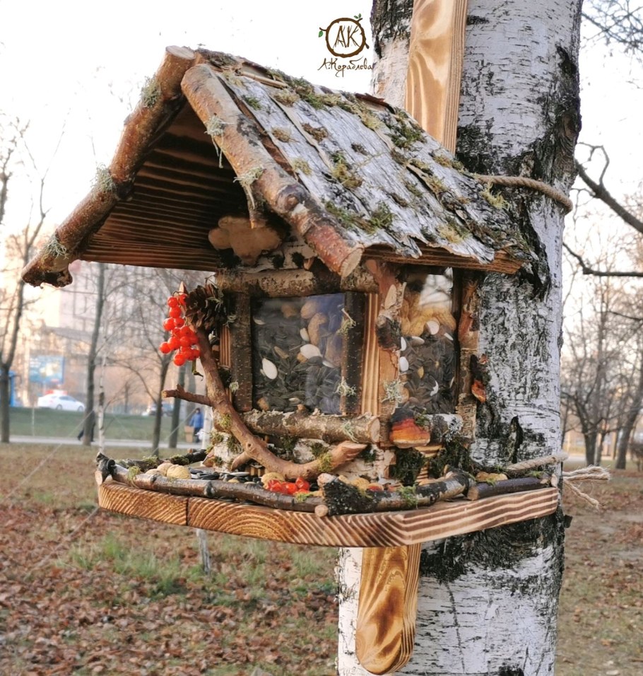 Кормушка для птиц сруб