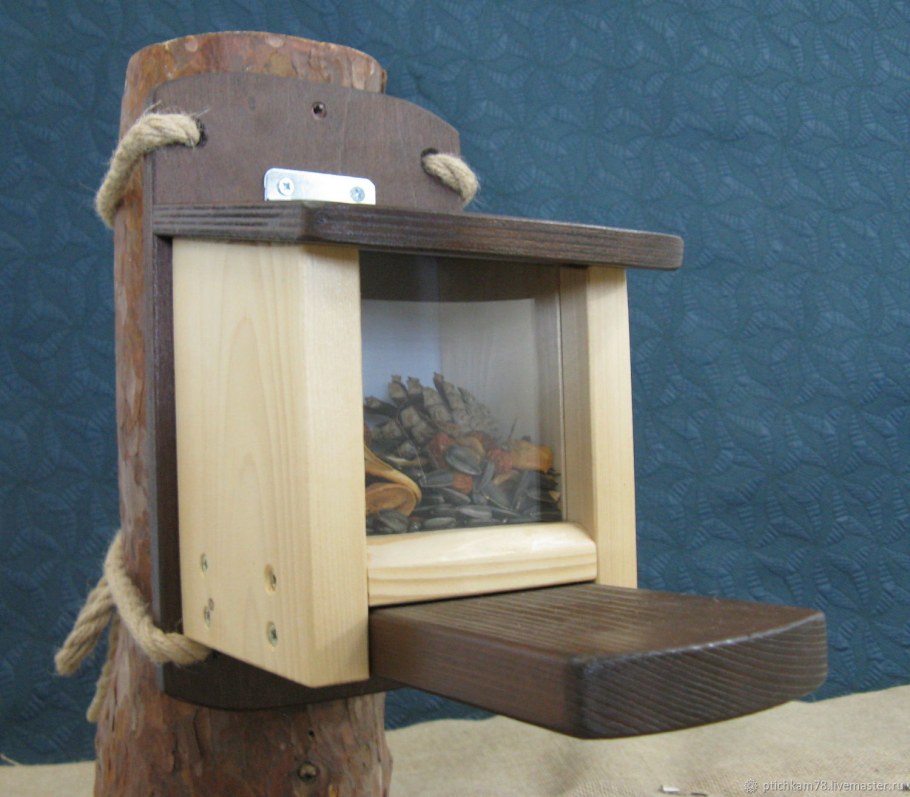 Оригинальная кормушка для белки