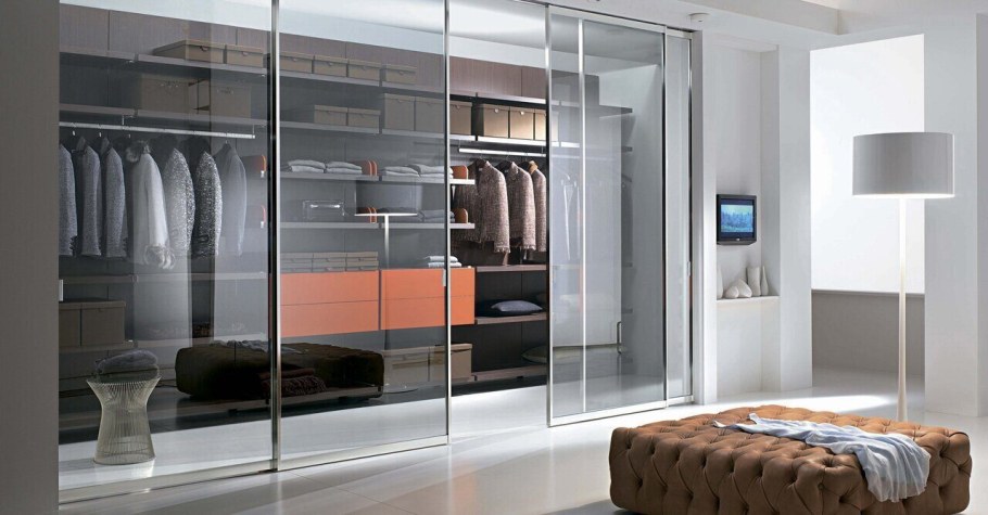 Стеклянные гардеробные в спальне