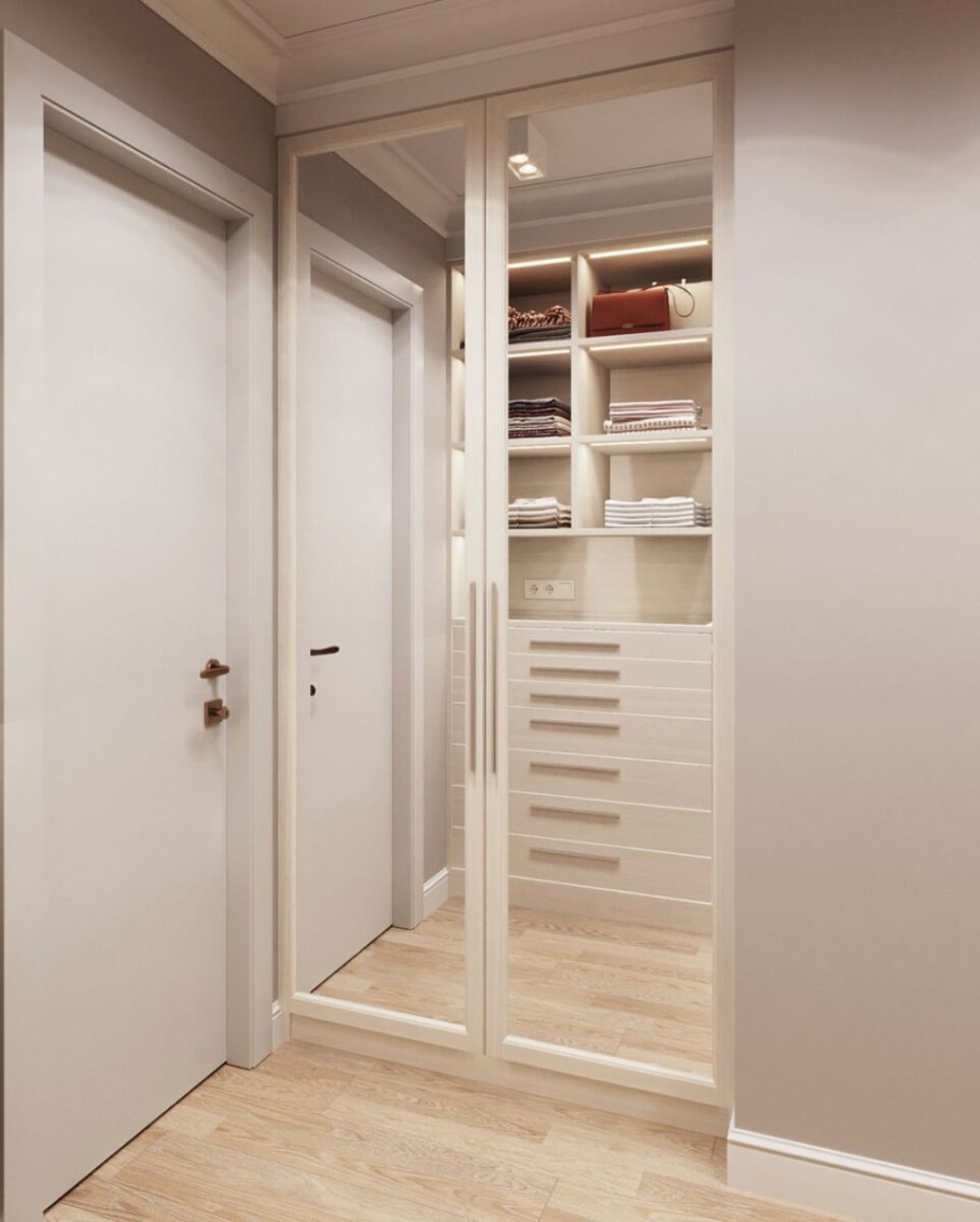 Дверь в гардеробную комнату