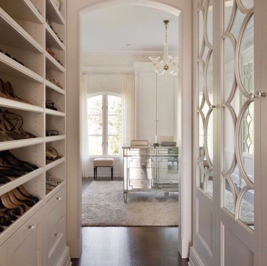 Гардеробная с зеркалом