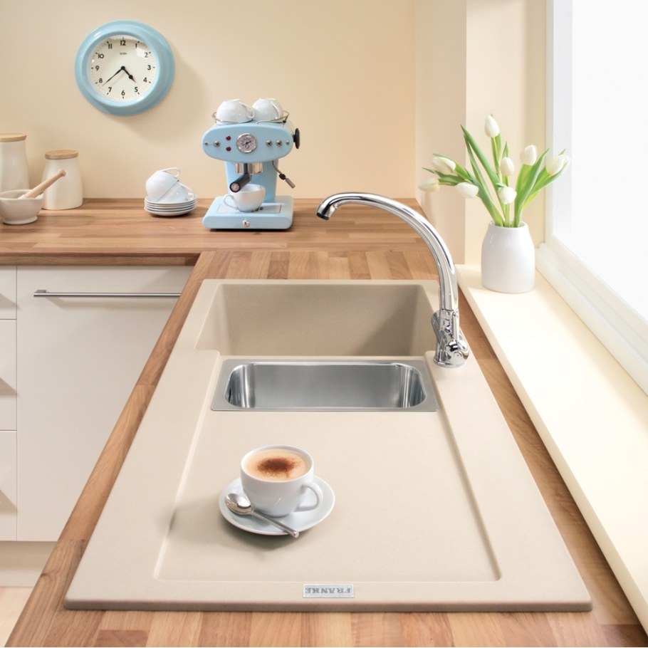 Мойка в интерьере кухни