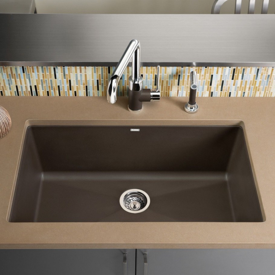 Каменная мойка подстольного монтажа