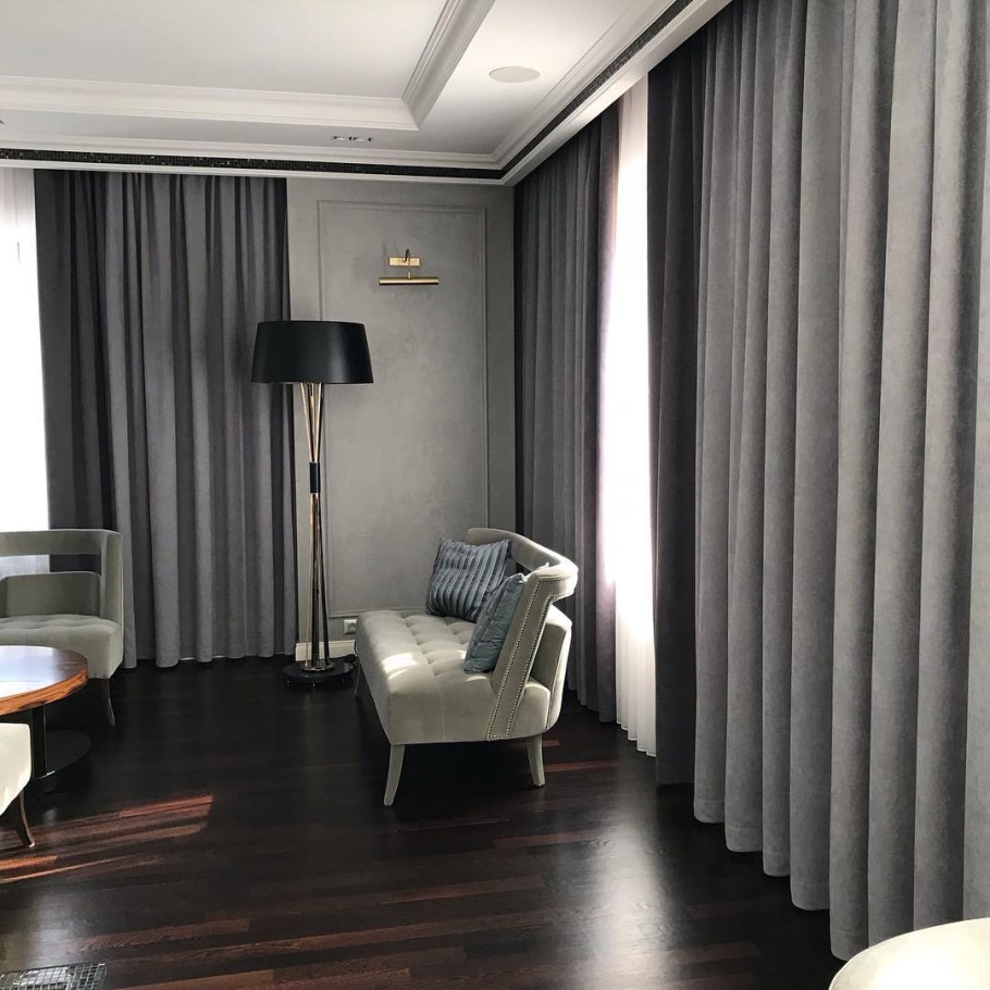 Шторы серого цвета в интерьере