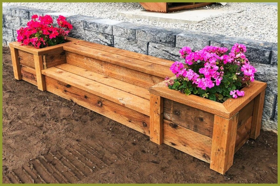 Скамейка с цветником