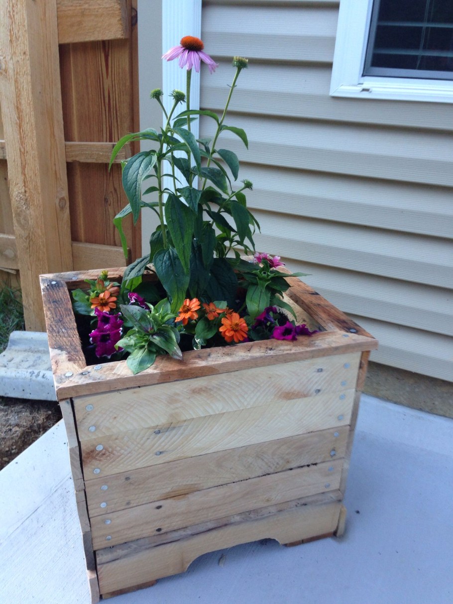 Ящики из паллет для цветов