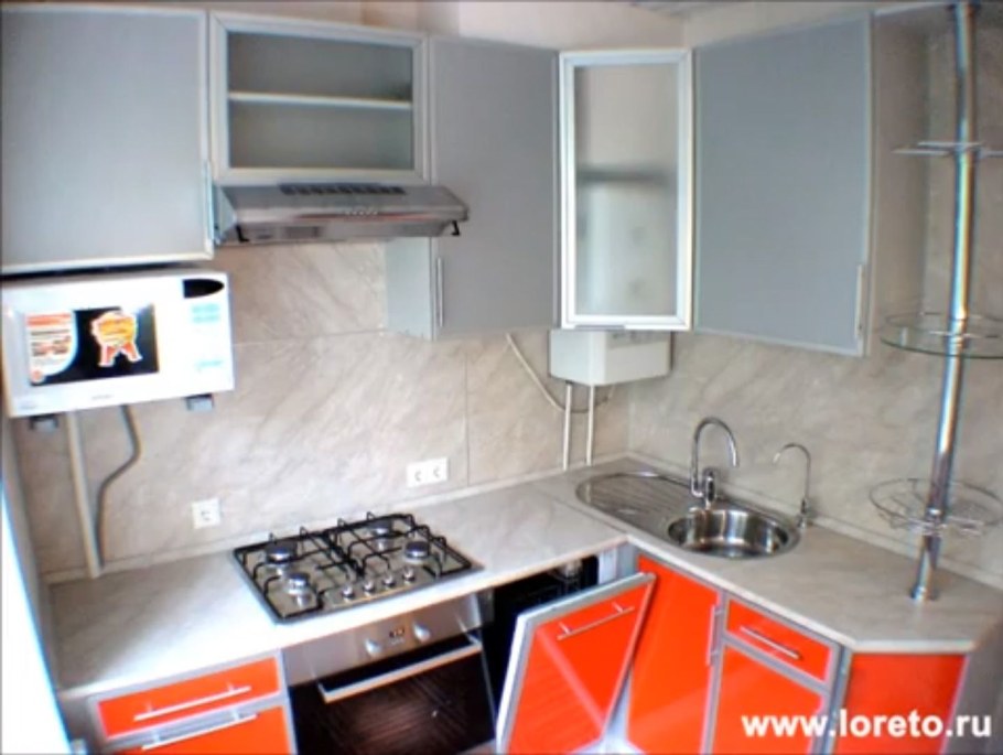 Кухня в хрущевке угловая с посудомоечной машиной