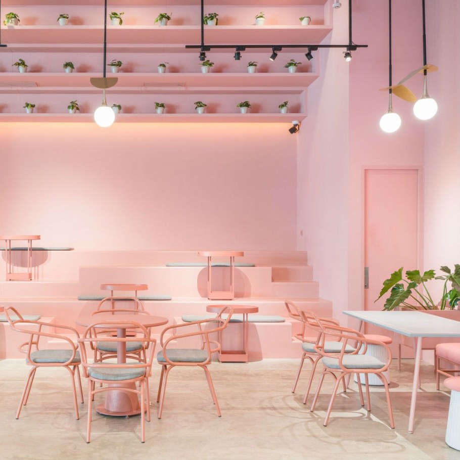 Розовый интерьер кафе