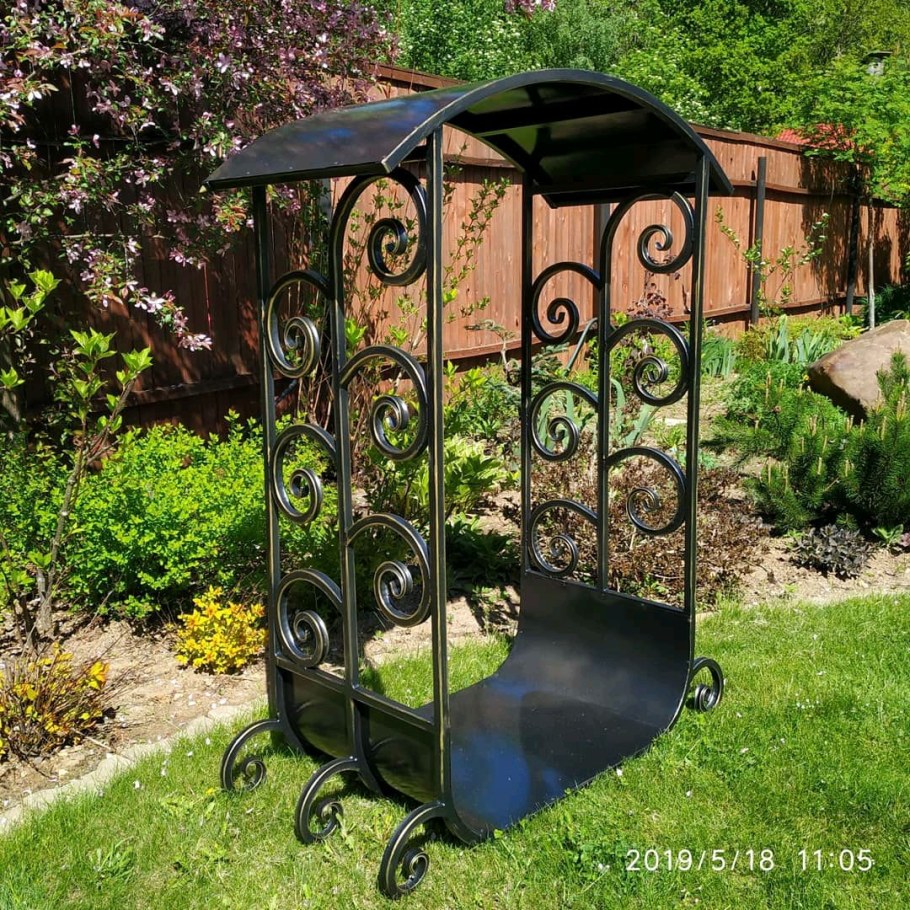 Дровница из металла уличная