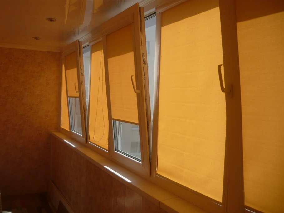Жалюзи на пластиковые окна на лоджию