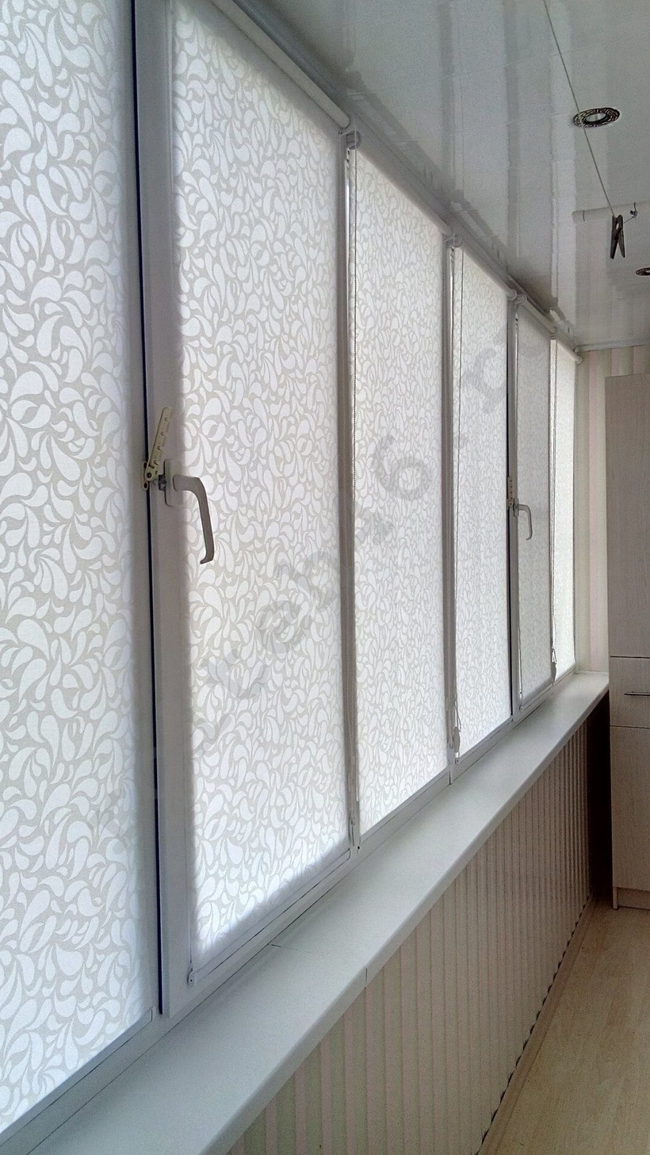 Рулонные шторы на балконные окна