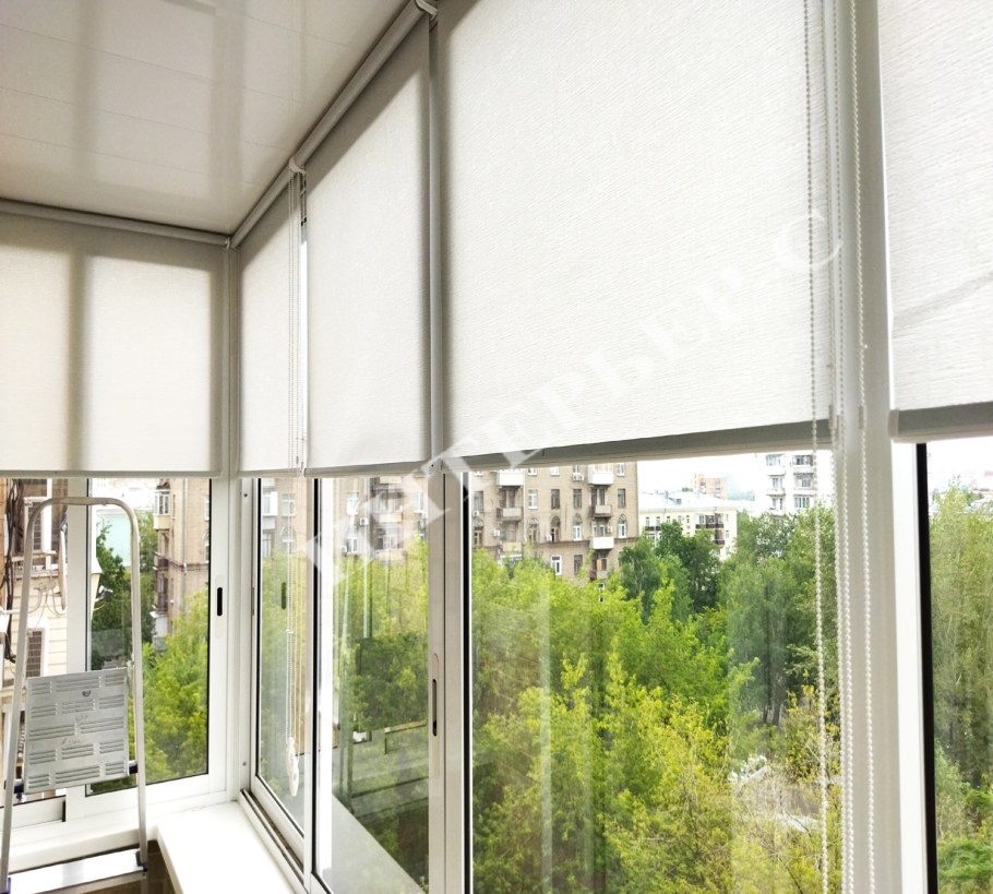Шторы на раздвижные окна на балконе