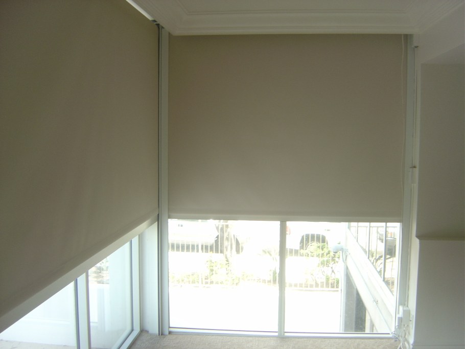 Рулонные шторы на балконные окна