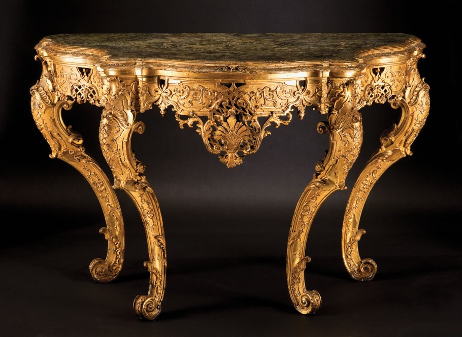 Мебель с позолотой