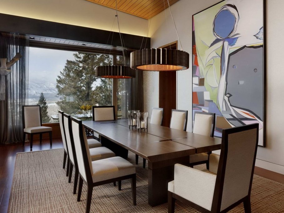 Интерьер столовой в частном доме