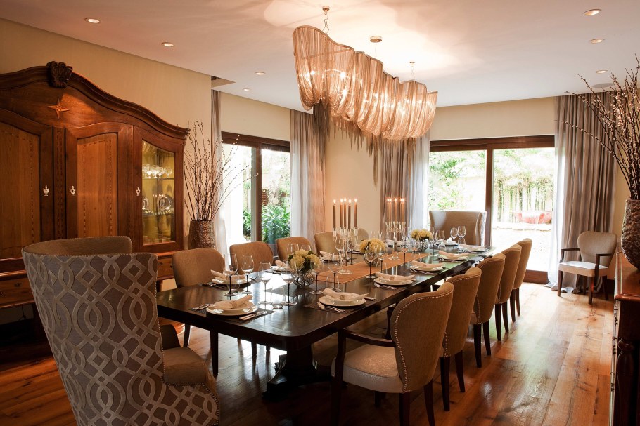 Столовая в частном доме