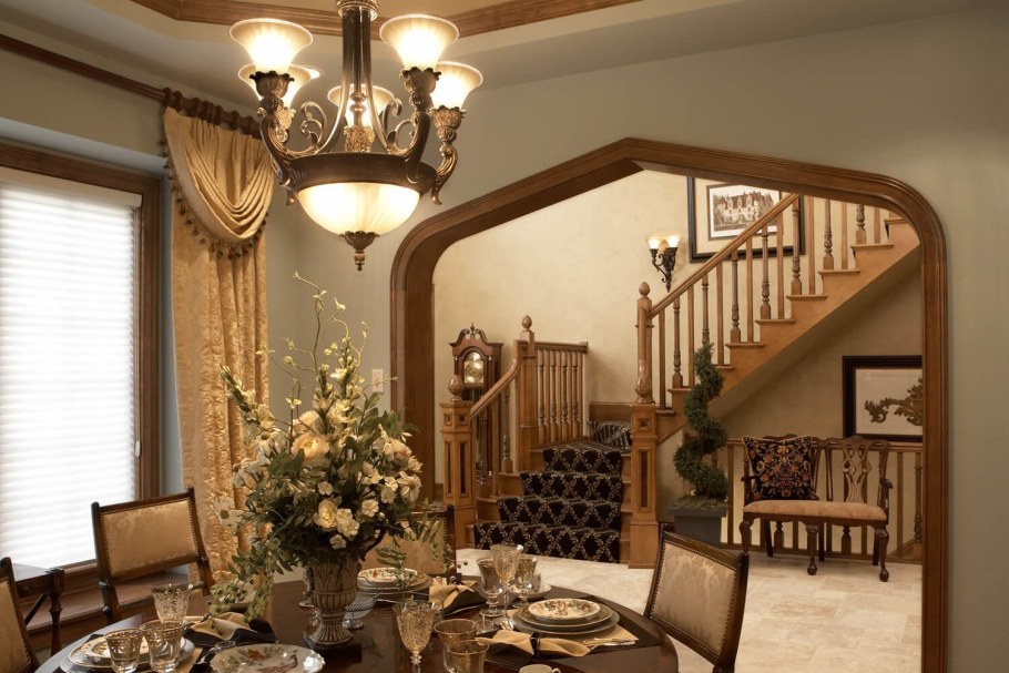 Интерьер столовой в частном доме