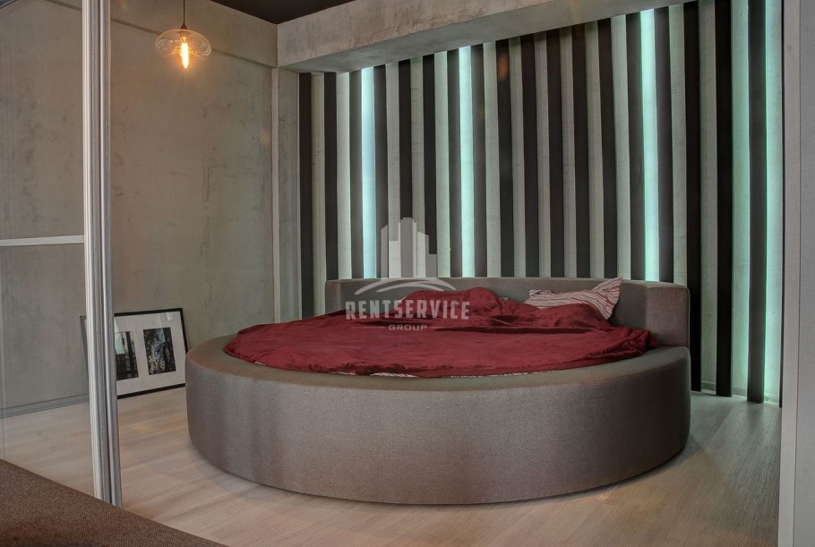Студия с круглой кроватью