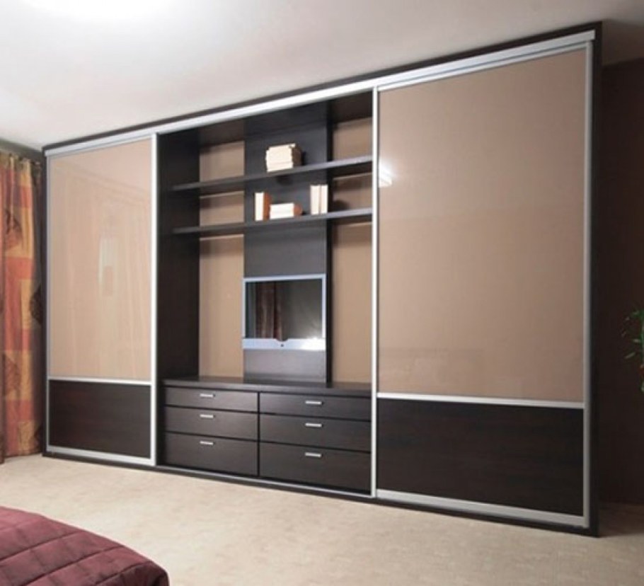 Шкаф купе с телевизором