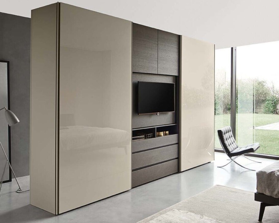 Шкаф в современном стиле