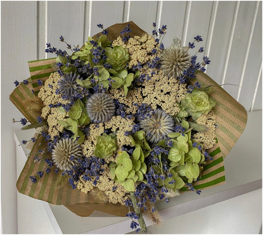 Букеты из сухоцветов синеголовника