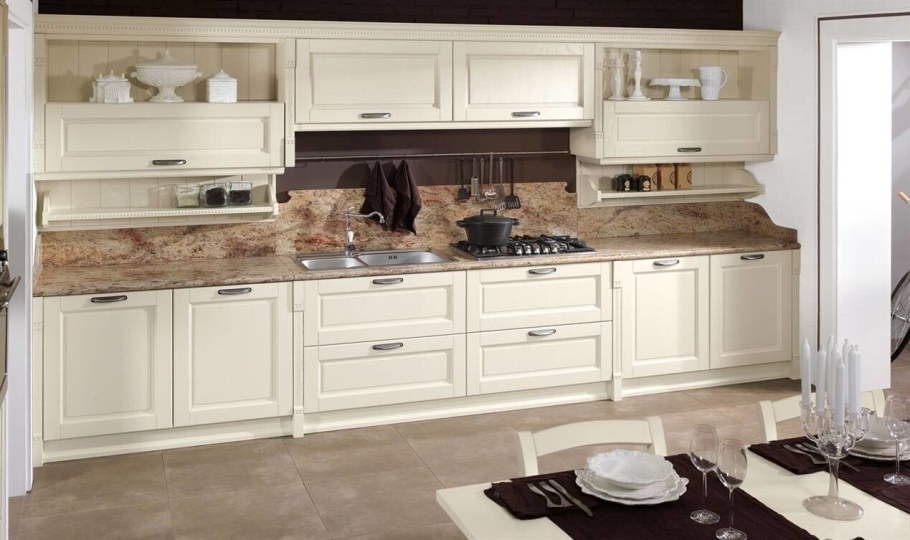 Кухонный гарнитур цвета слоновой кости