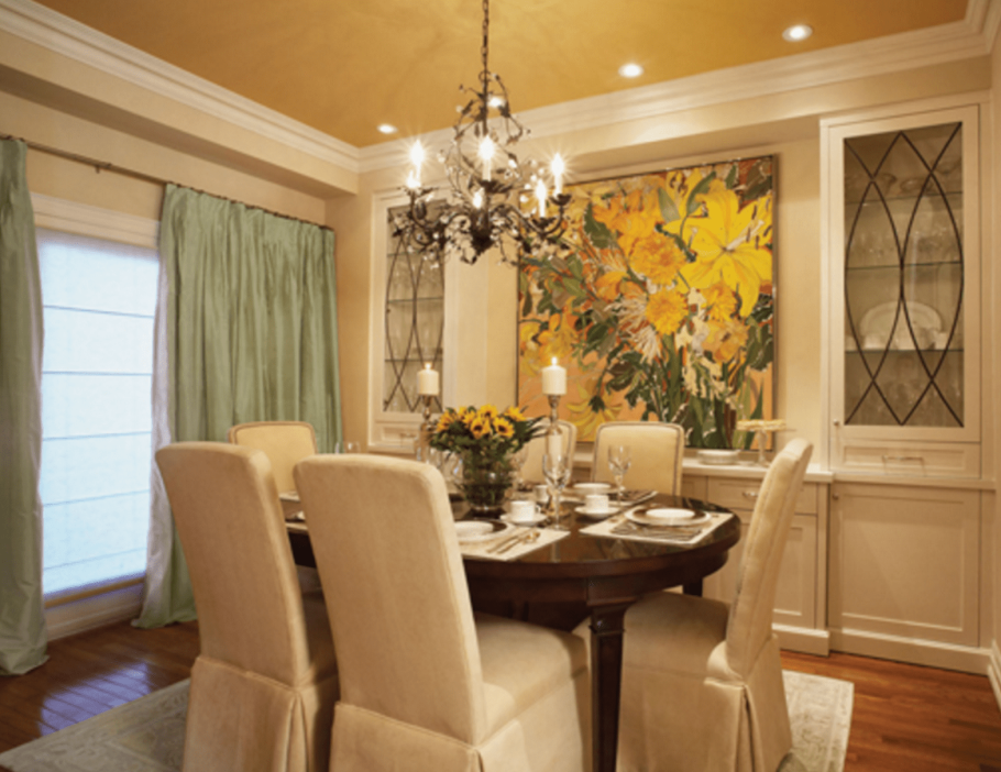 Ванильный цвет в интерьере гостиной