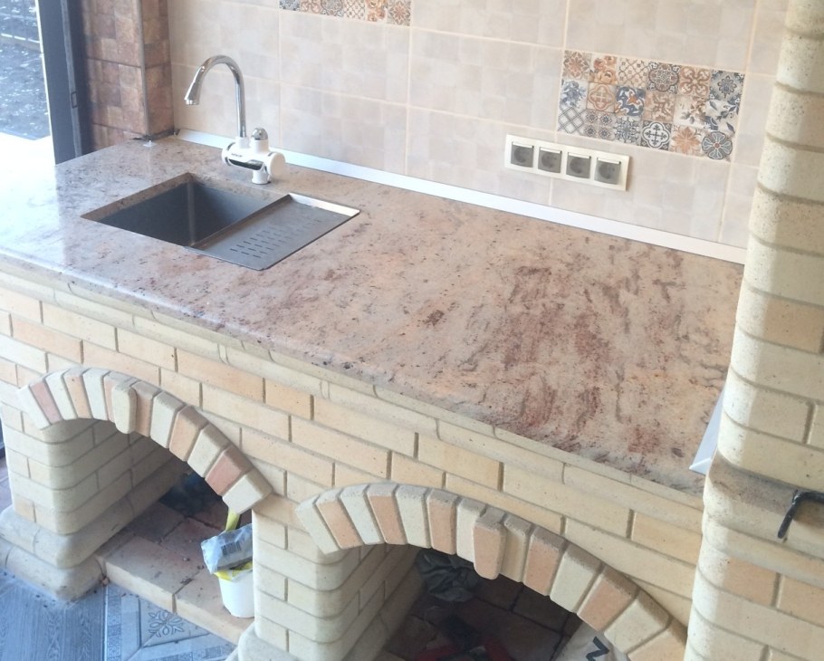 Малышевский гранит столешницы барбекю