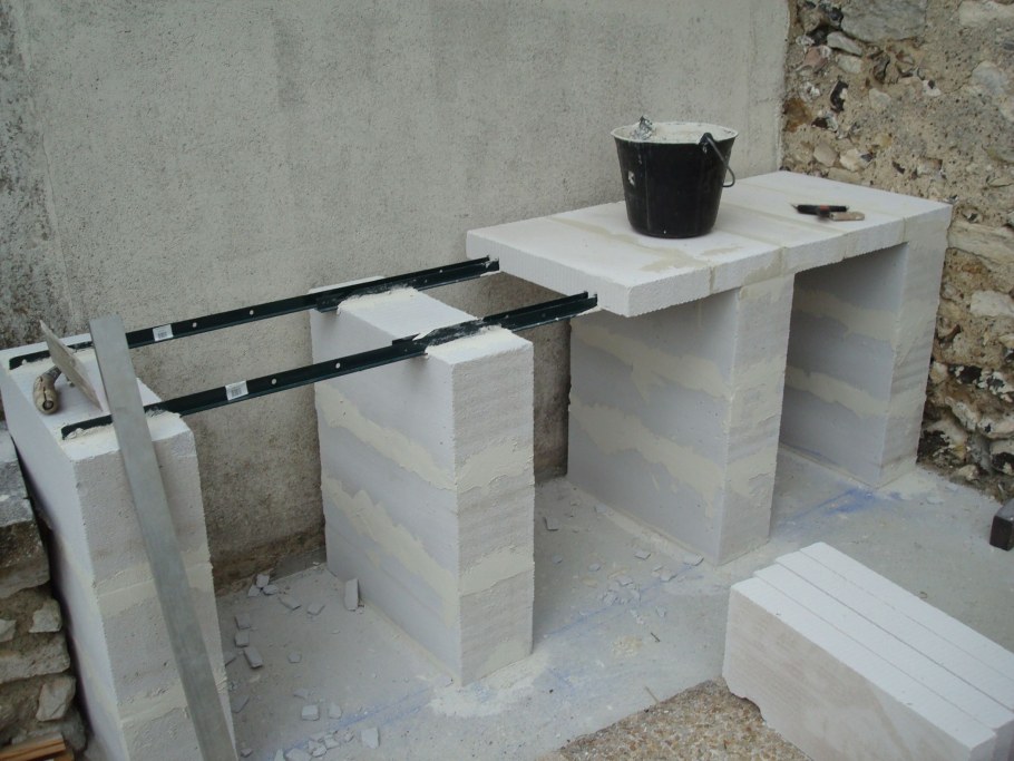 Уличная кухня из газоб