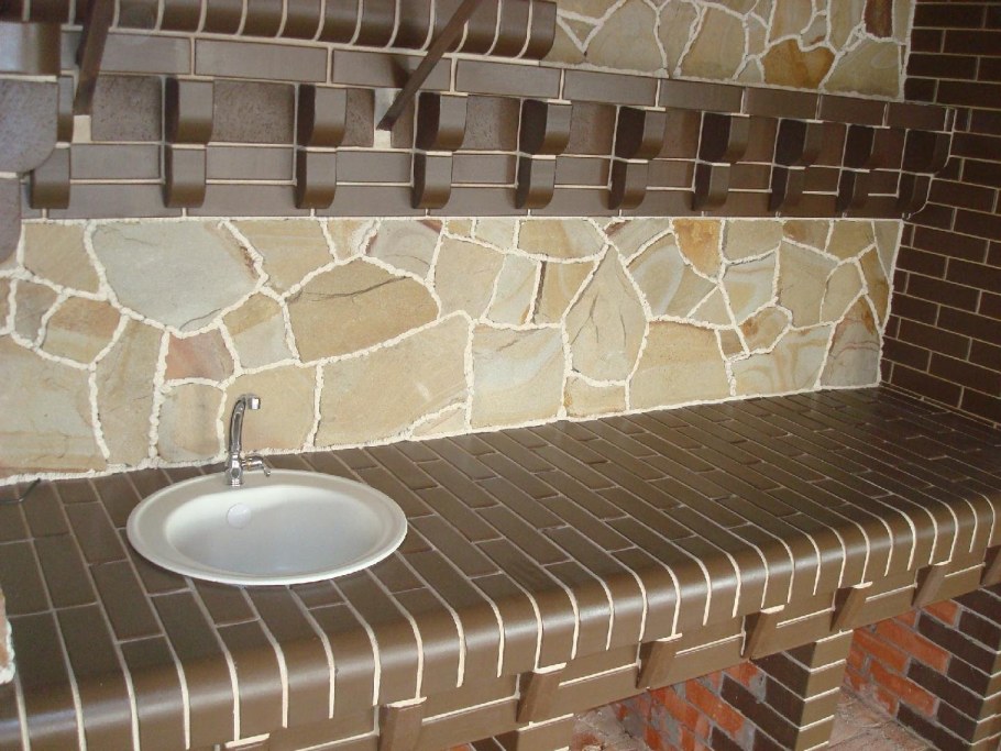 Кухонная столешница из кирпича