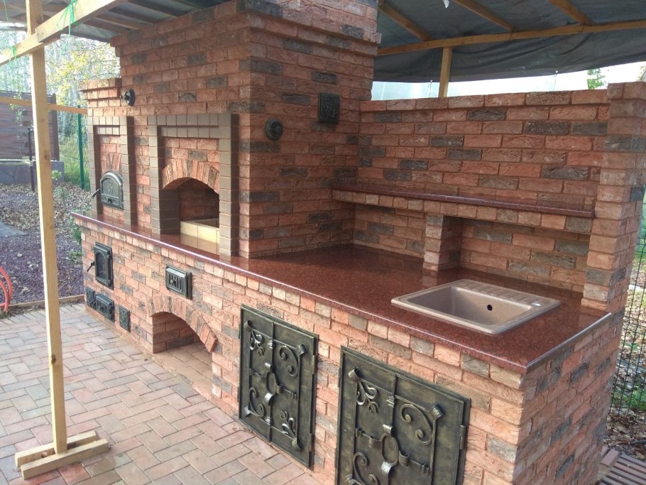 Отделка кирпичного барбекю