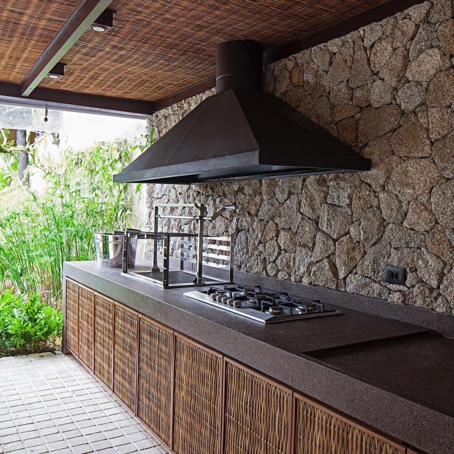 Вытяжка для мангала в беседке