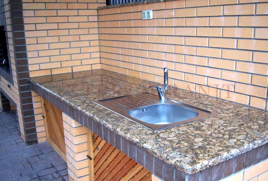 Дымовский гранит столешница