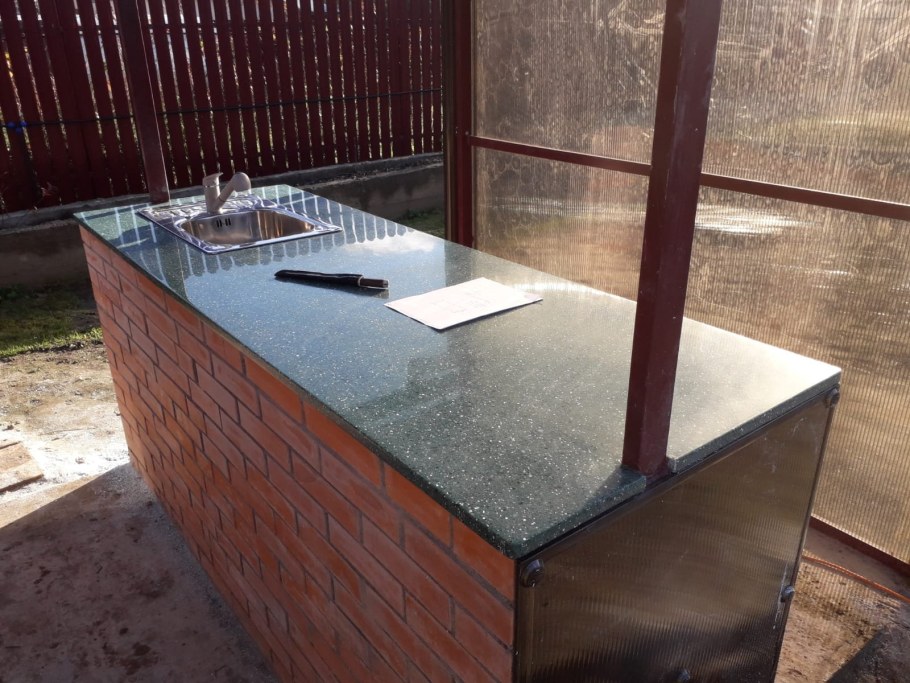 Уличная столешница из бетона