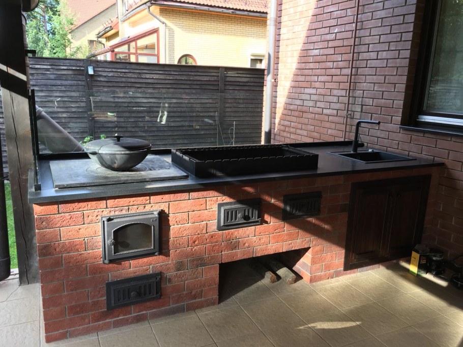 Мангальная зона из кирпича