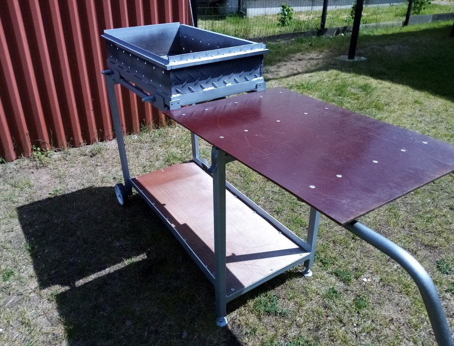 Практичный мангал из металла