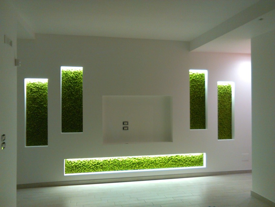 Мох с подсветкой в интерьере