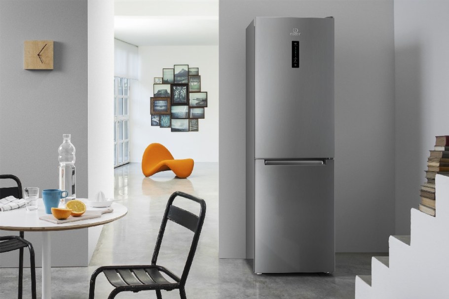 Холодильник Indesit Fridge