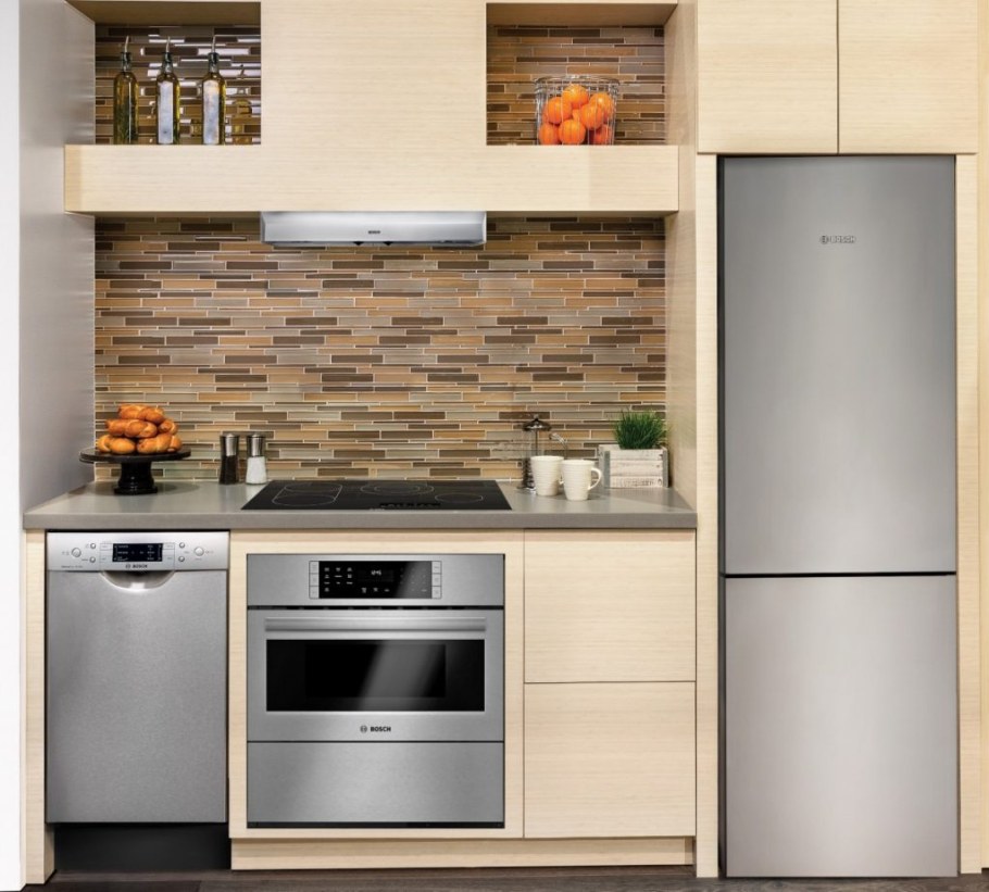 Холодильник на кухне