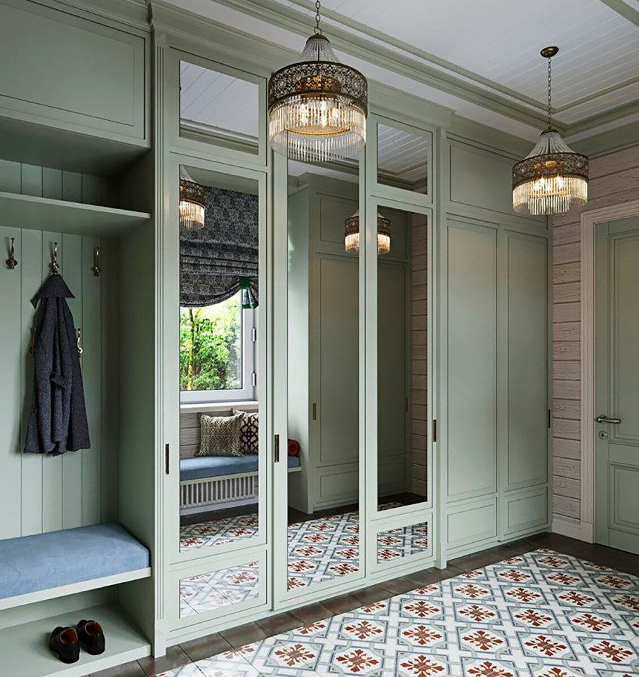 Прихожая в загородном доме