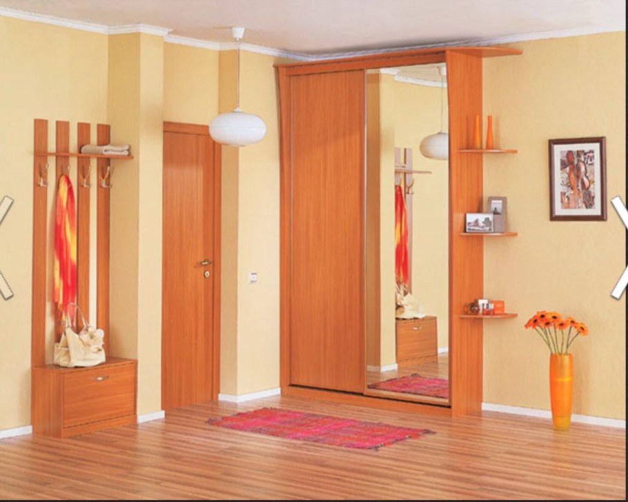 Прихожая в оранжевом цвете