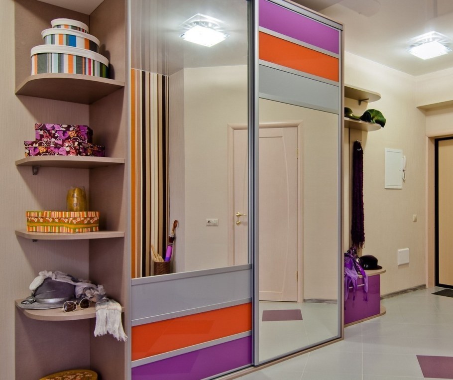 Сиреневые шкафы в прихожую
