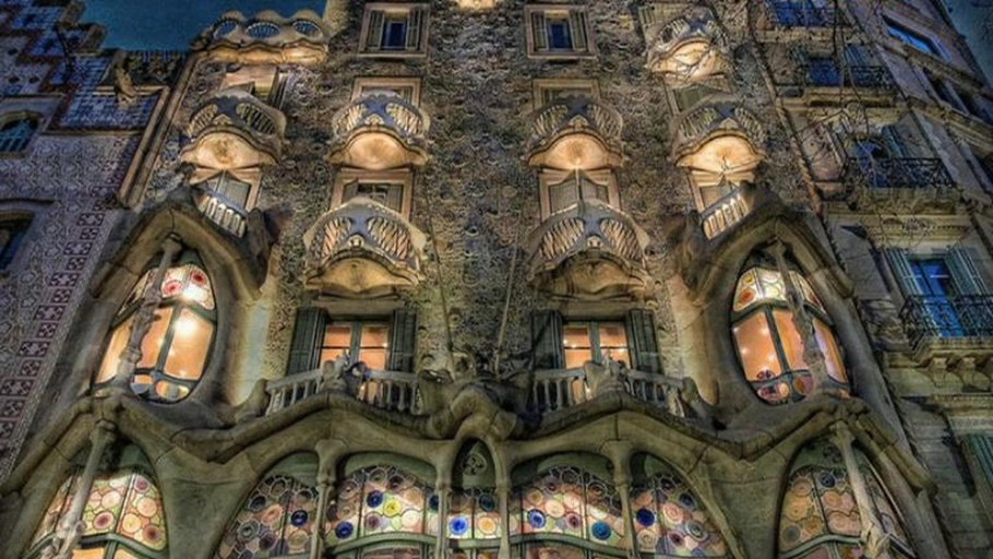 Здания Антонио Гауди в Барселоне