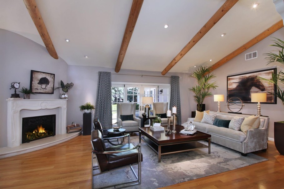 Потолок в гостиной