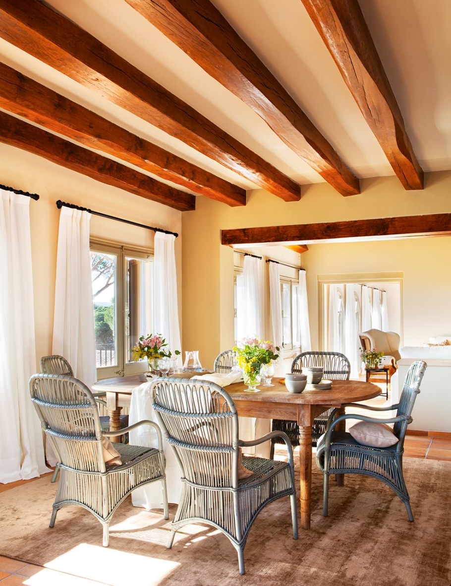 Потолок в деревенском стиле