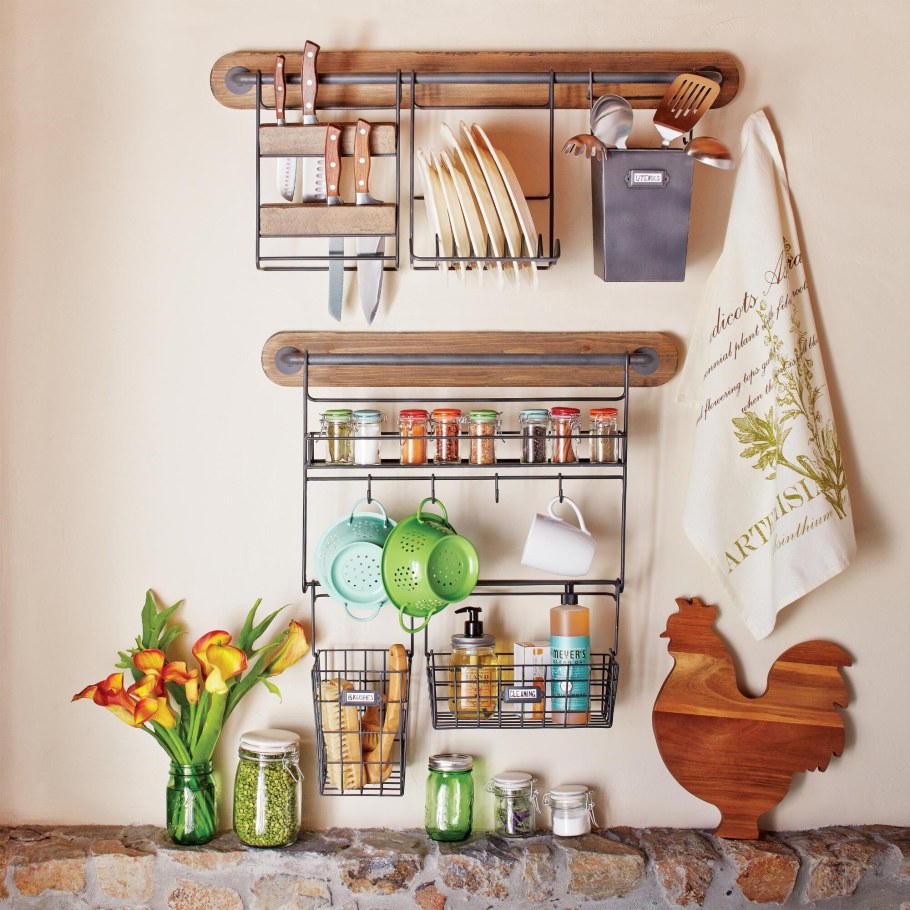 Полочка для кухонных мелочей