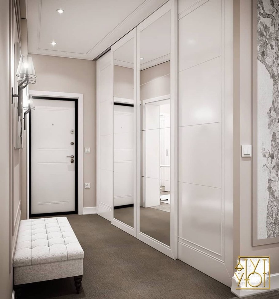 Прихожая с белыми дверями