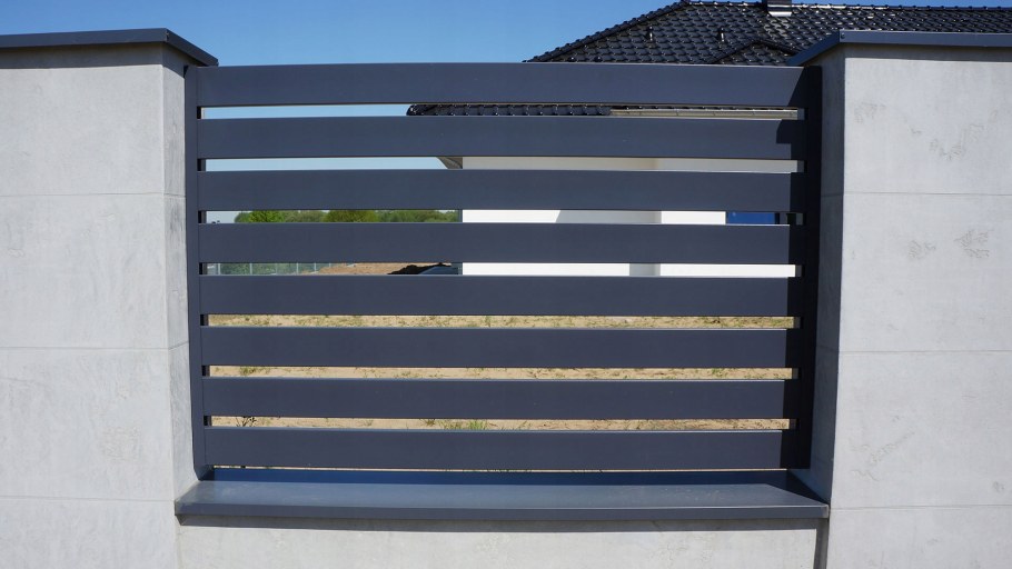 Забор из алюминиевых панелей