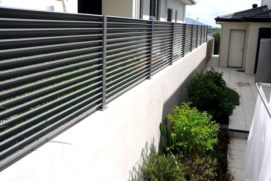 Забор жалюзи металлические горизонтальные